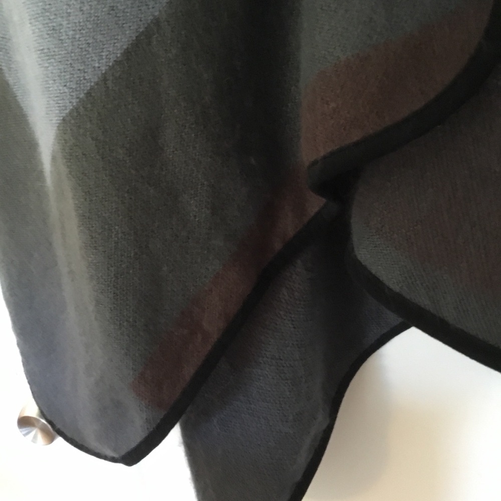 Perfect Fall/Winter/Spring Sweater Cape/Wrap - Picture 5 of 6